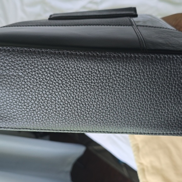 Louis Vuitton Taurillon Calfskin Karung Patwork Capucines BB - Picture 9 of 15